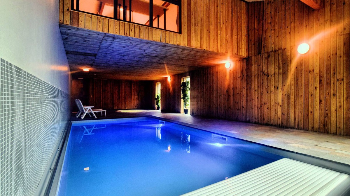 Longfaye House | Holiday Home in Malmedy with Pool & Sauna