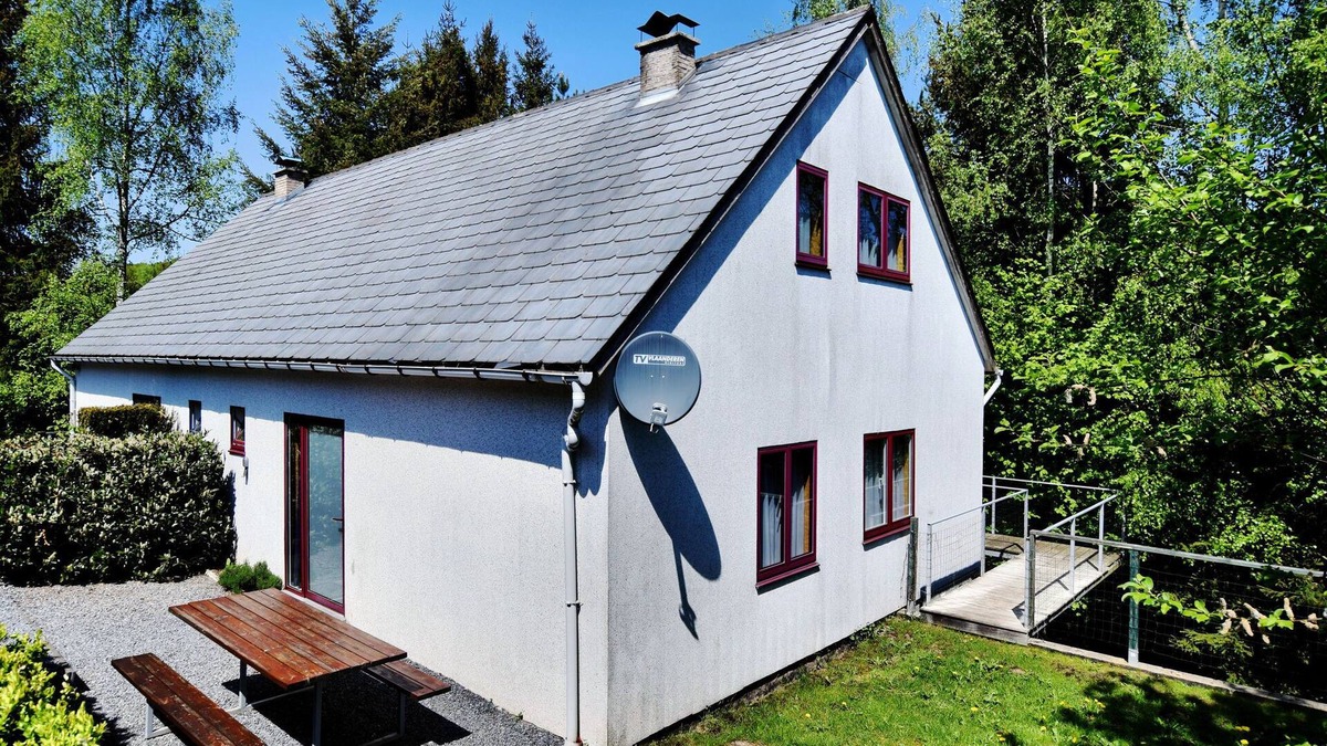 Masbourg House | Holiday Home in Masbourg with Sauna