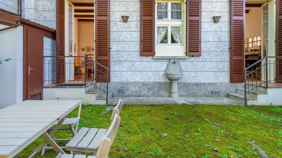 Meina House | Holiday Home in Meina with Lake Views