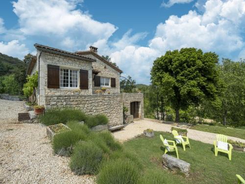 Montclus House | Holiday Home in Montclus near river