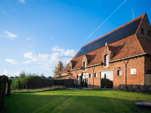 Moorslede House | Holiday Home in Moorslede with Pool and Jacuzzi