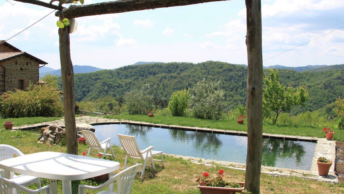 Mulazzo House | Holiday Home in Mulazzo with Natural Pond