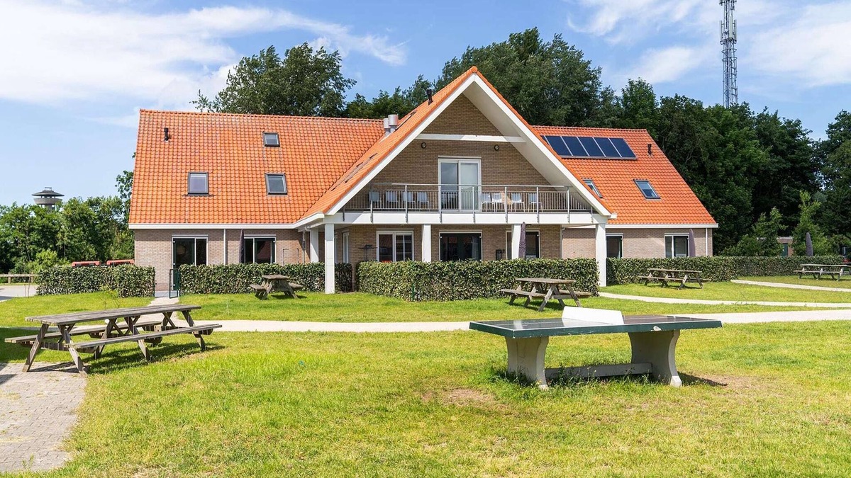 Nes House | Holiday Home in Nes near Vleijen Area
