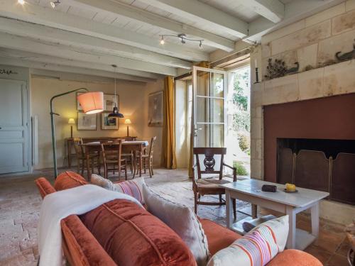 Sossais House | Holiday Home in Puygareau near Poitiers, cleaning included