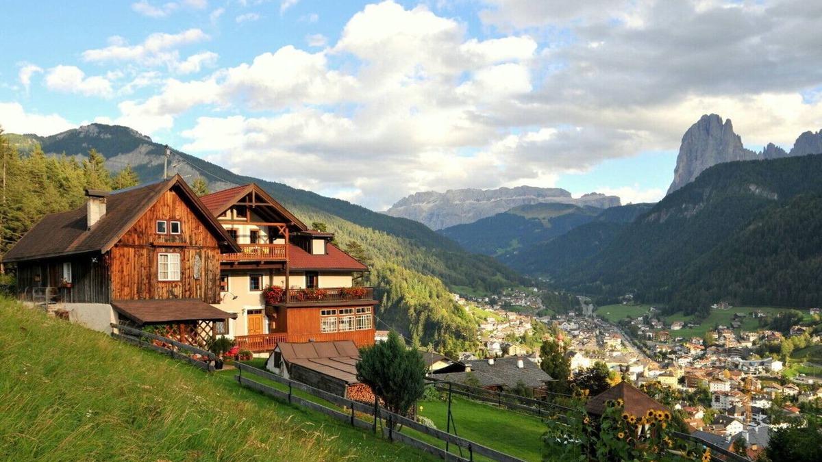 Ortisei Apartment | Holiday home in quiet and sunny location. Perfect for families and friends.