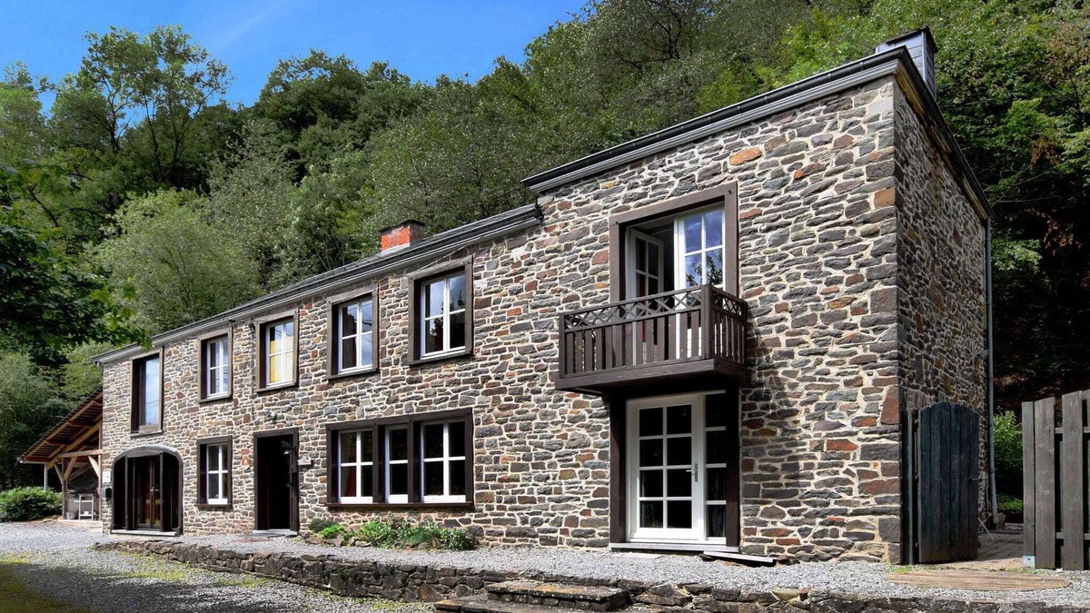 Rendeux House | Holiday Home in Rendeux with Terrace
