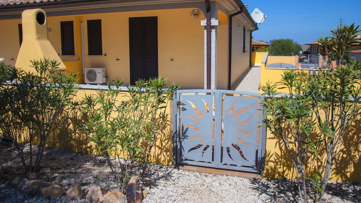 Iscra e Voes House | Holiday home in Sa Petra Ruja with large outdoor spaces just a stone's throw from the sea