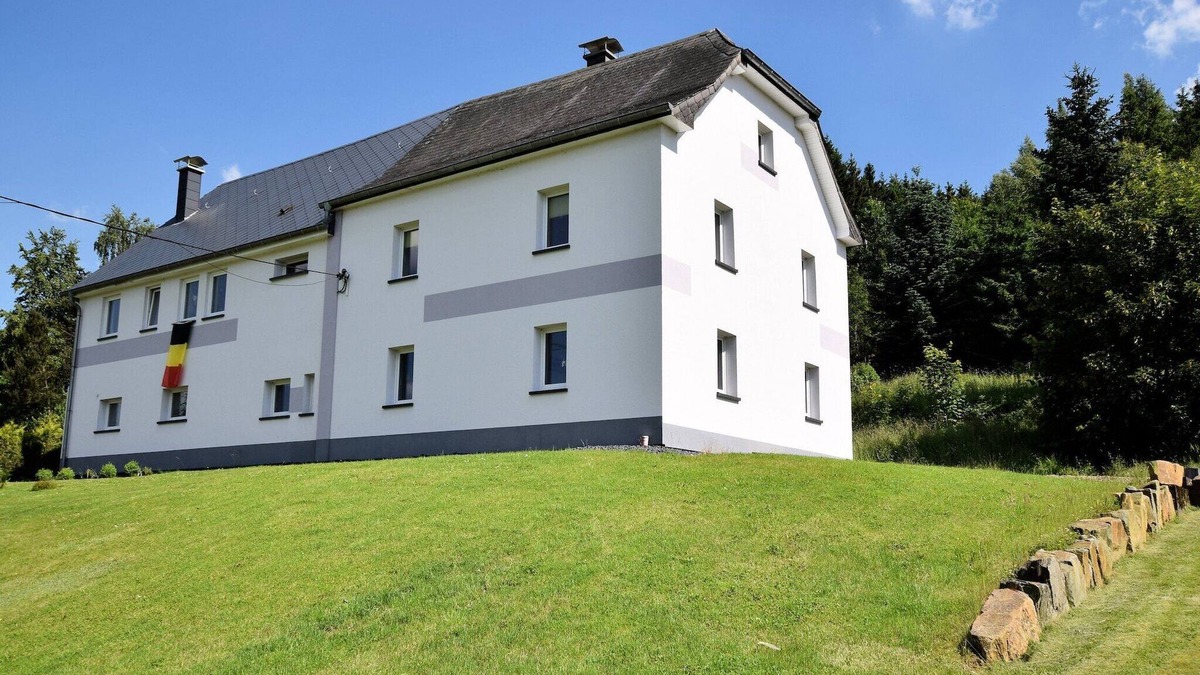 Schoenberg House | Holiday Home in Saint Vith with Terrace
