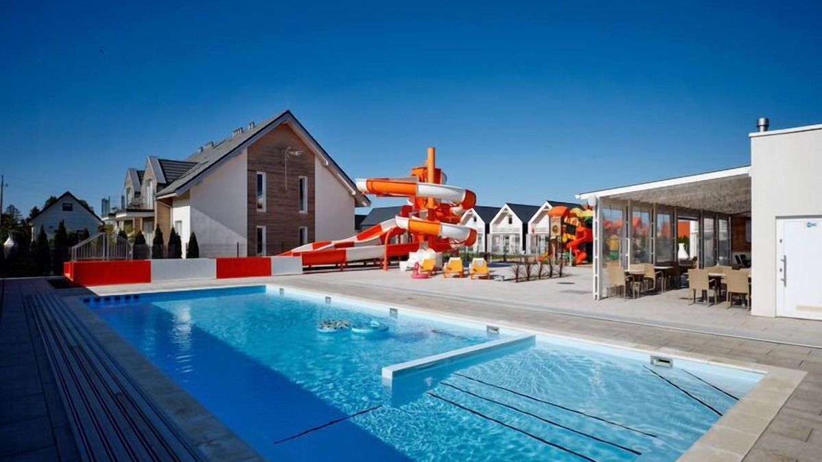 Sarbinowo House | Holiday Home in Sarbinowo near Beach & Pool
