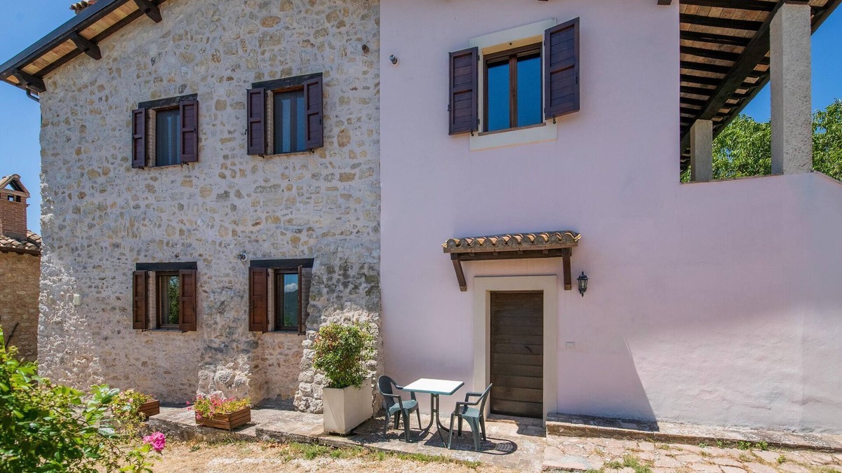 Sellano House | Holiday Home in Sellano with Pool & Views