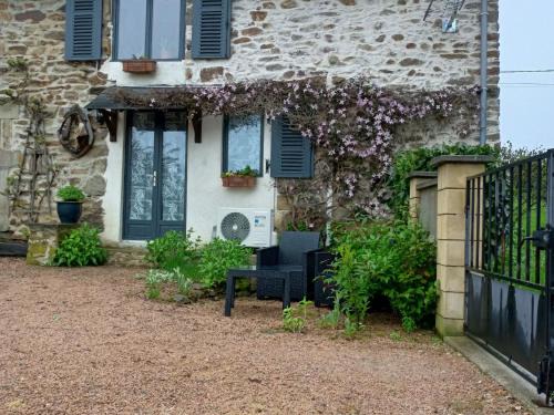 Teilhet House | Holiday Home in Teilhet near Chateau Rocher