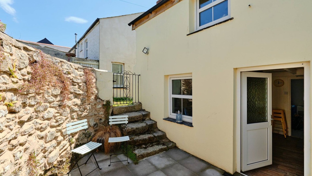 Tywardreath Cottage | Holiday Home in Tywardreath near Par Beach