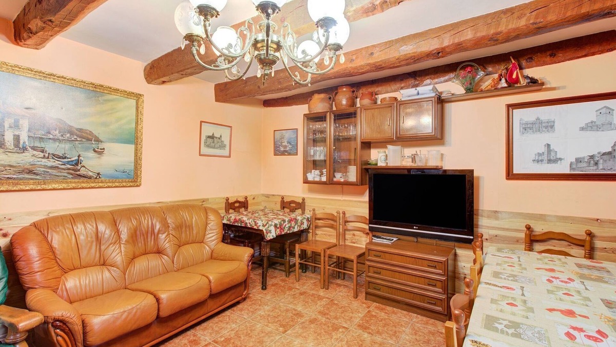 Montemayor de Pililla Villa | Holiday Home in Valladolid with Pool