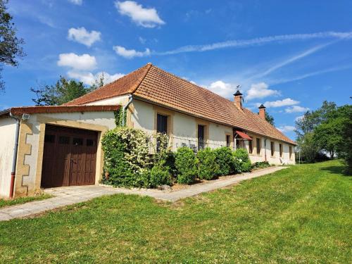 Vieure House | Holiday Home in Vieure near Lake and Garden
