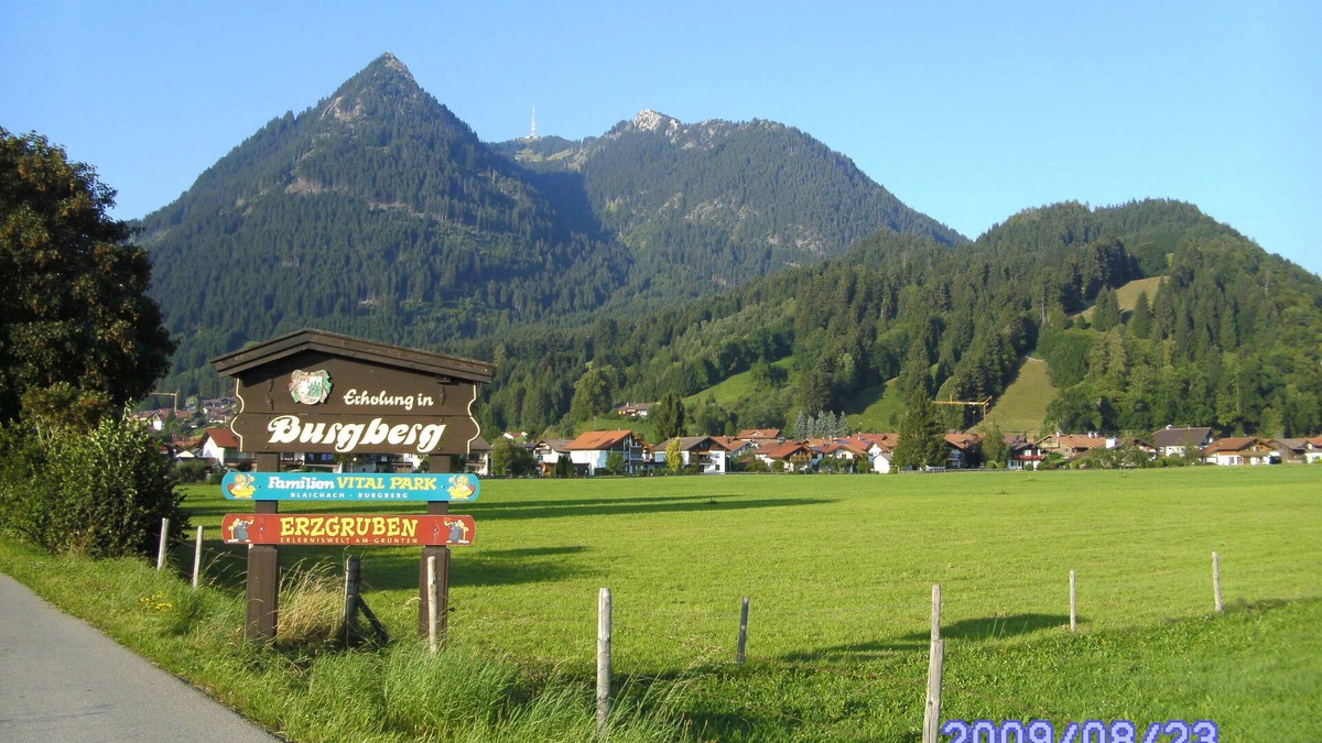 Burgberg Apartment | Holiday home in wonderful location with spacious terrace and nice views