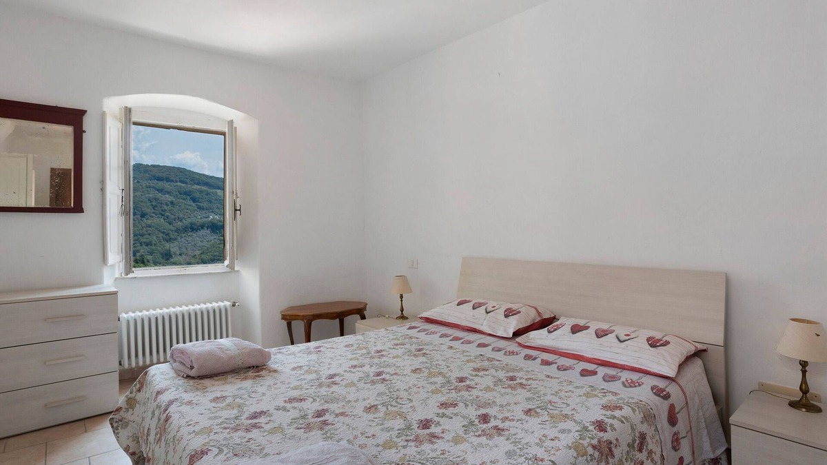 Castelnuovo Magra House | Holiday Home 'Casa Di Luciana' with Balcony and Wi-Fi