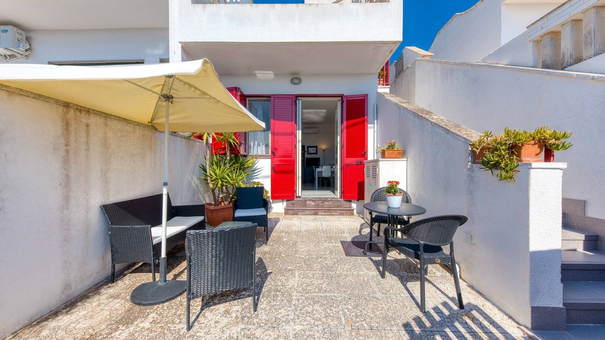 Marina di Andrano House | Holiday Home 'Emilia' with Sea View, Wi-Fi and Air Conditioning