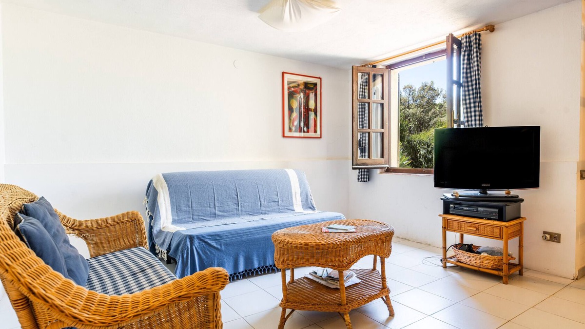 Terra Mala House | Holiday Home 'Lasala Sul Mare' with Sea View, Private Terrace and Private Garden