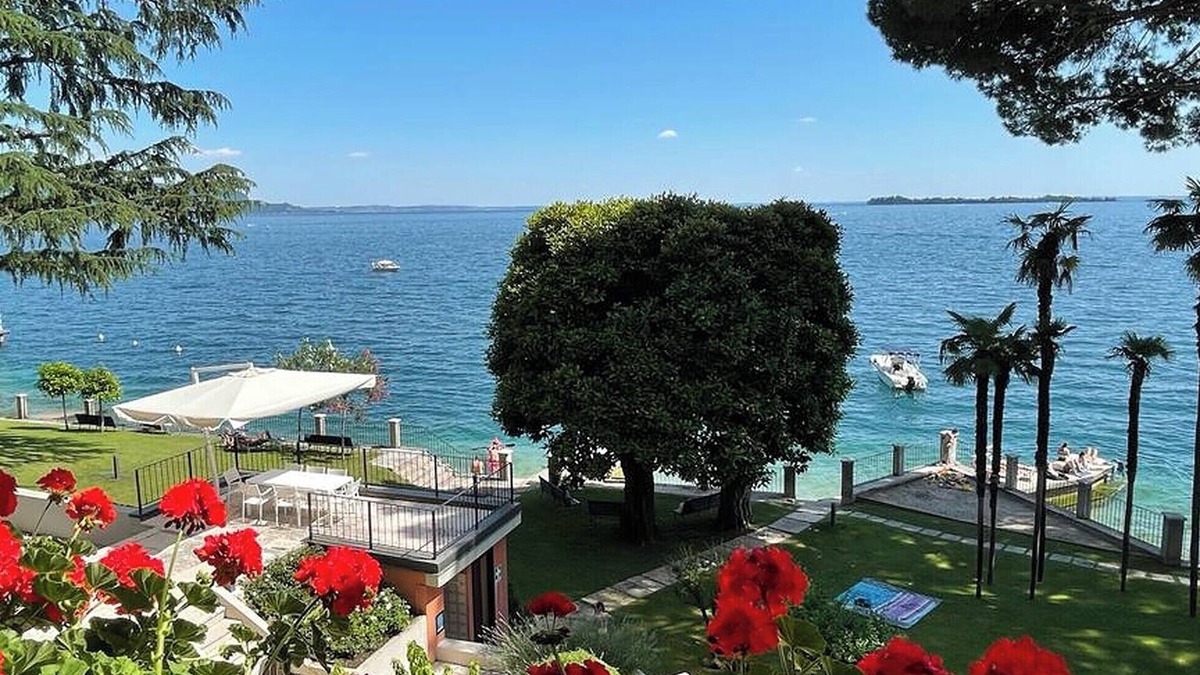 Gardone Riviera House | Holiday Home "Jessika" on the Lake with Shared Garden and Wi-Fi