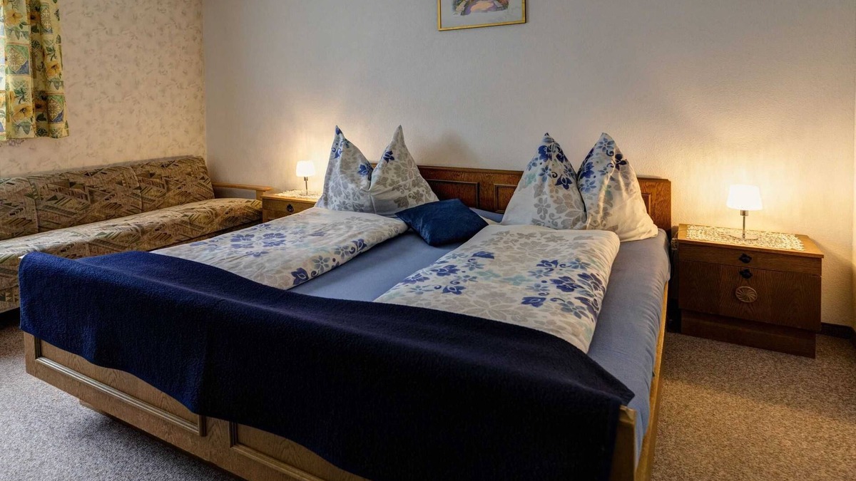 Nesselwaengle Apartment | Holiday home Karoline - Haus Hahnenkamm