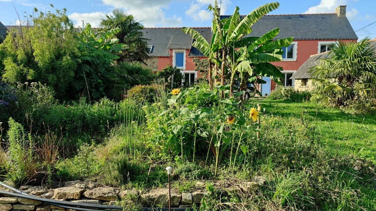 Kervignac House | Holiday Home 'Ker Glaz - Longère De Charme' with Private Terrace, Private Garden and Wi-Fi