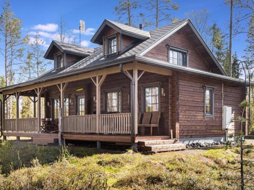 Kuusamo House | Holiday Home Kiehtäjän virta by Interhome