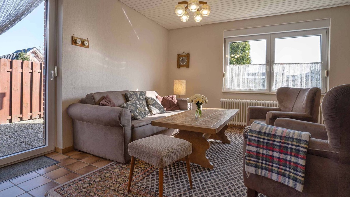Berumbur House | Holiday Home 'Klaus' with Private Terrace, Private Garden and Wi-Fi