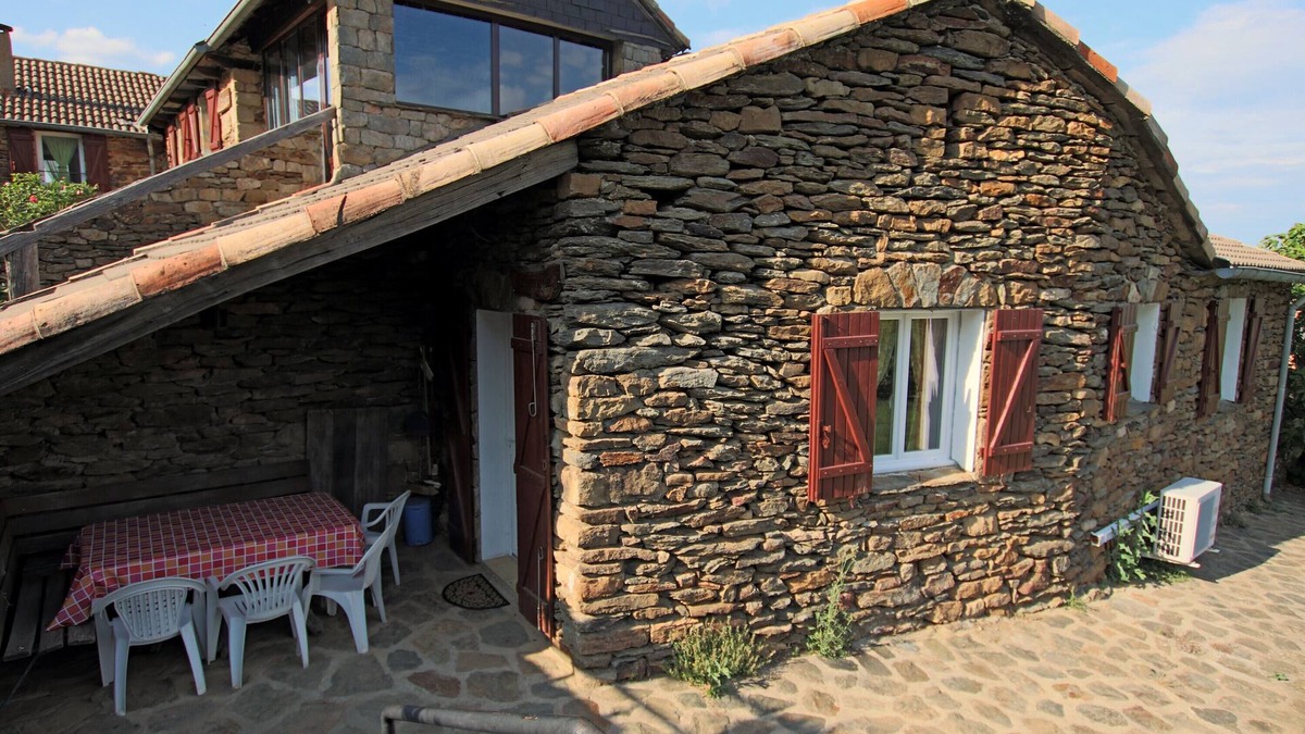 Gravieres Cottage | Holiday Home 'La Bergerie' with Mountain View, Shared Pool and Air Conditioning