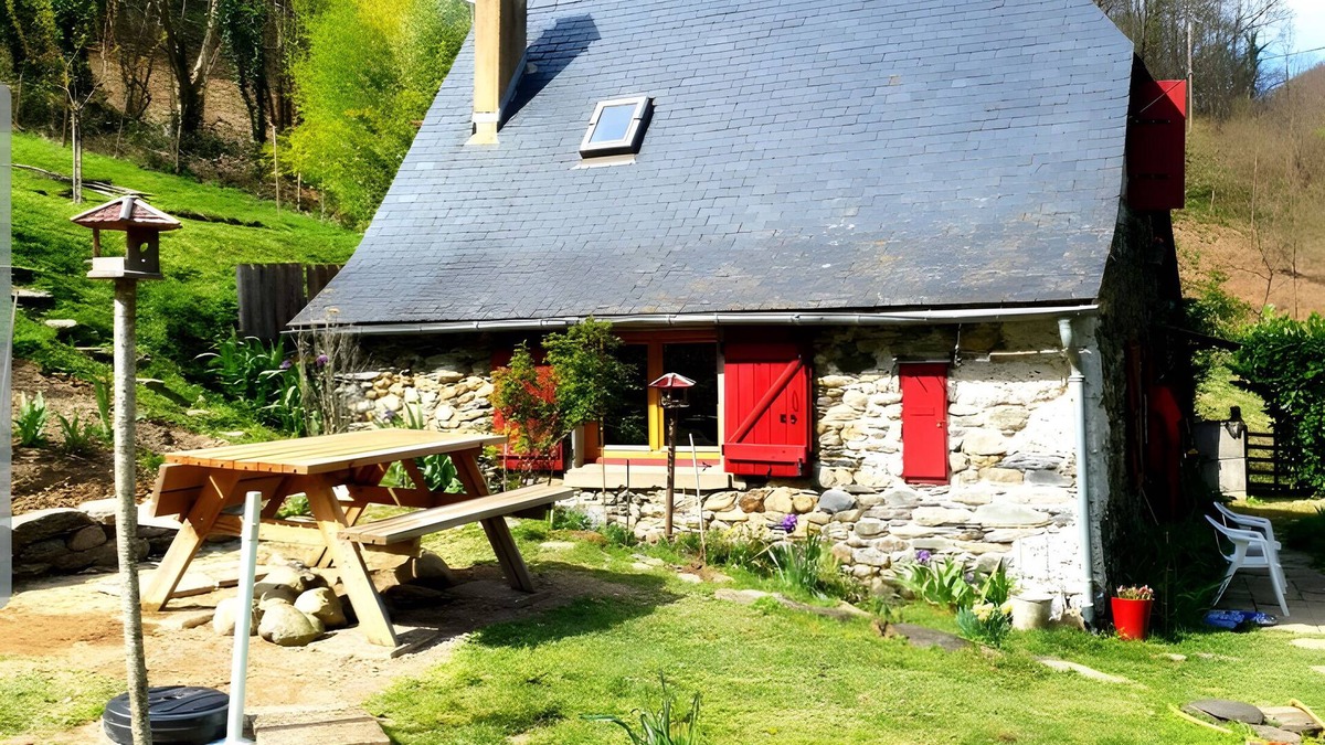 Bonac-Irazein House | Holiday Home "La Cardabelle" – Nature Retreat in Bonac-Irazein, Private Garden, Mountain Views