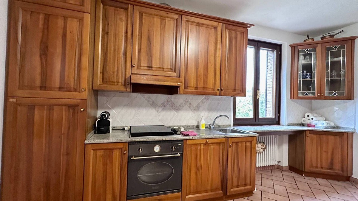 Serramazzoni House | Holiday Home "La Casa del Borgo" with Mountain View, Private Terrace & Wi-Fi