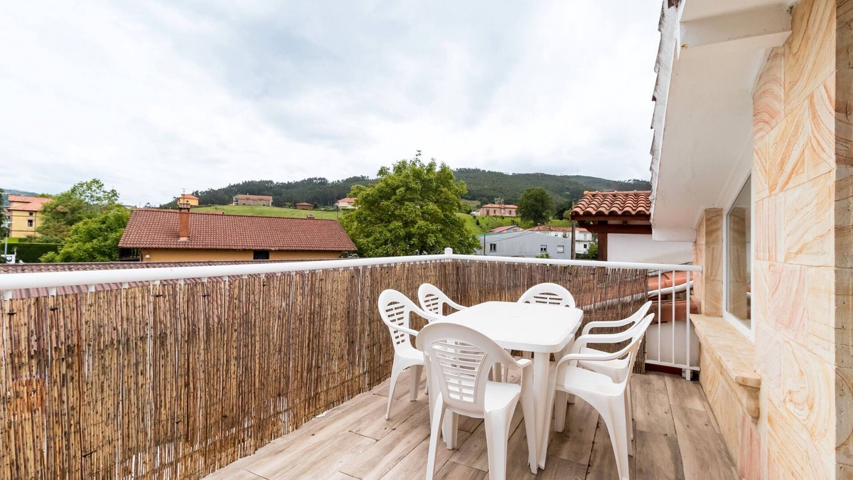 Vargas House | Holiday Home 'La Casita De La Pitufa' with Mountain View, Private Terrace and Wi-Fi