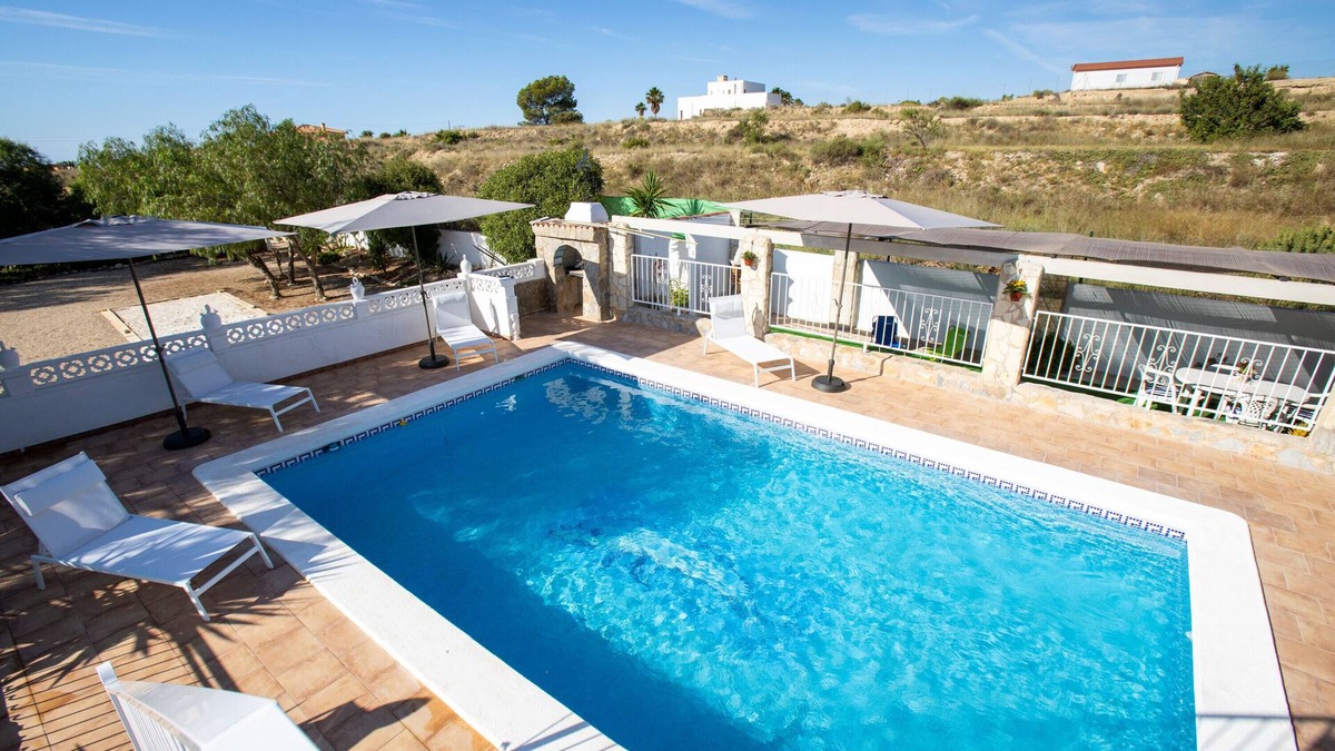 Mutxamel House | Holiday Home 'La Casita' with Sea View, Wi-Fi and Air Conditioning
