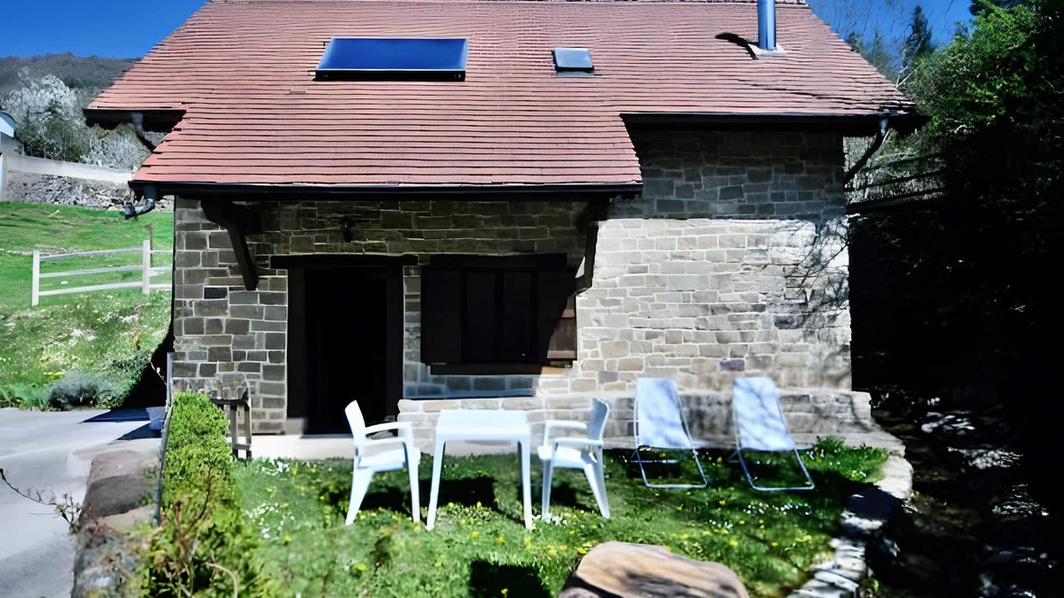 Arce House | Holiday Home 'La Central De Azparren' with Wi-Fi