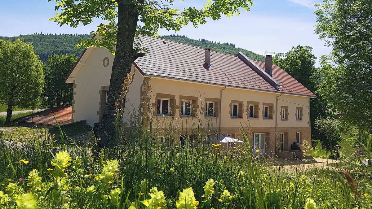 Saint-Pierre-de-Cherennes House | Holiday Home 'La Clé Du Vercors' with Mountain View, Private Terrace and Wi-Fi