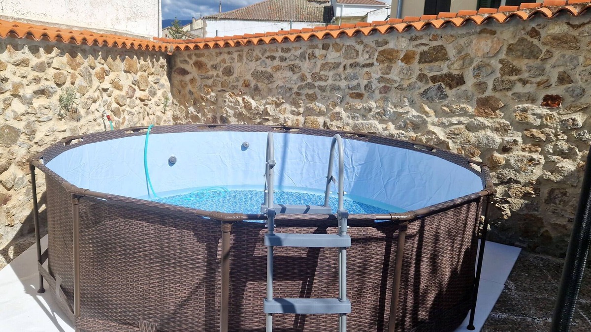 Cerezo de Abajo House | Holiday Home 'La Casa Del Médico' with Mountain Views, Private Pool and Wi-Fi