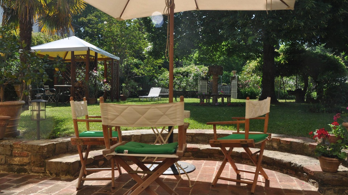 Le Piazze Villa | Holiday Home La Limonaia - Lovely restored baronial guesthouse