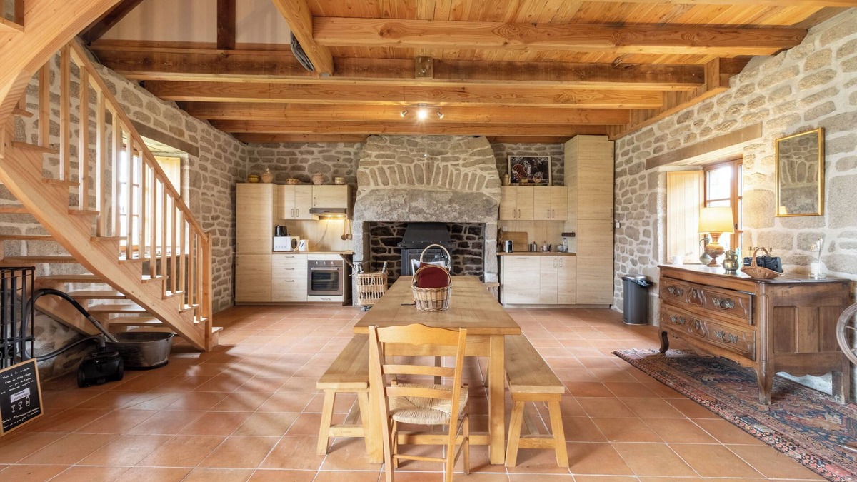 Chaumeil House | Holiday Home "La maison des Florentins" with Garden & Wi-Fi