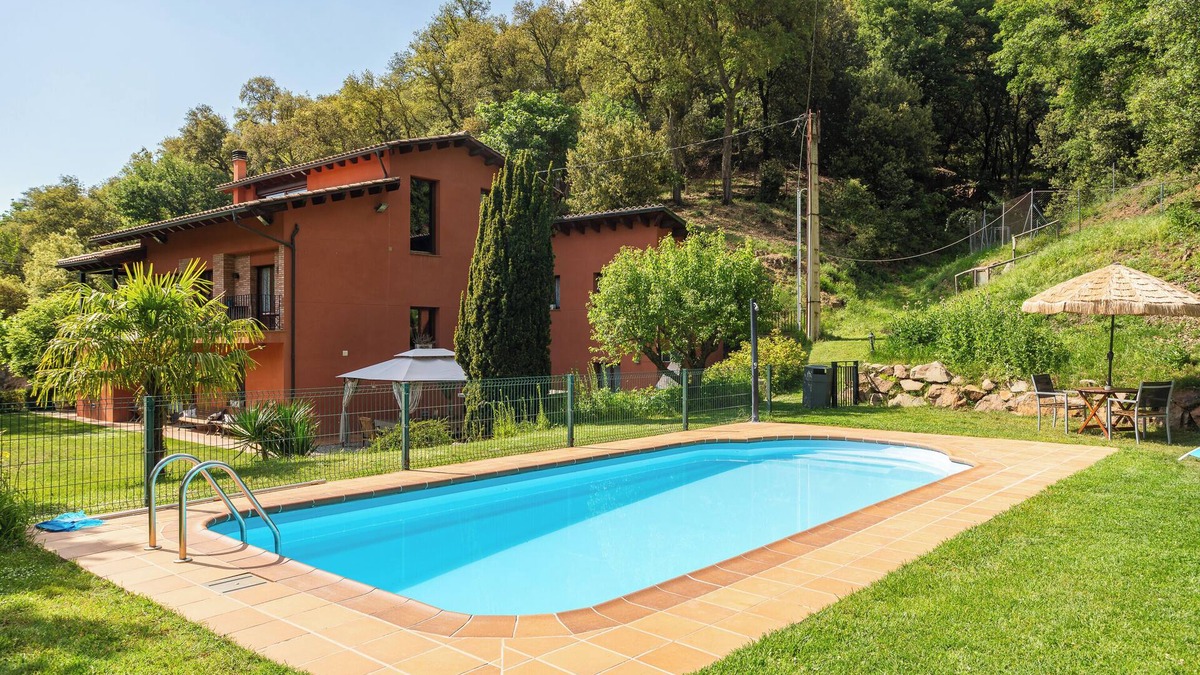 Viladrau House | Holiday Home 'La Montse' with Mountain View, Private Pool and Wi-Fi