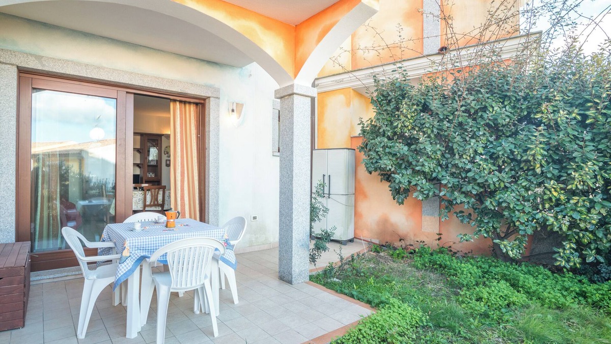 San Pasquale House | Holiday Home 'La Pavoncella' with Private Terrace