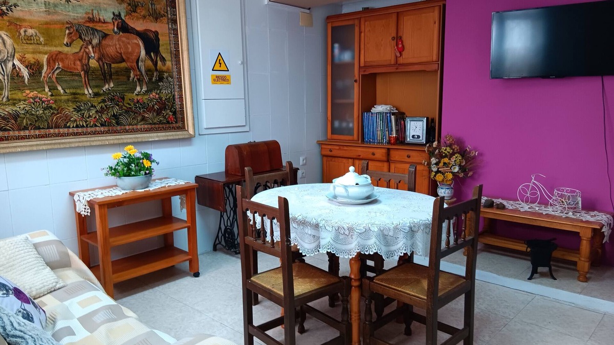 Chulilla House | Holiday Home 'La Replaceta' with Balcony, Wi-Fi and Air Conditioning