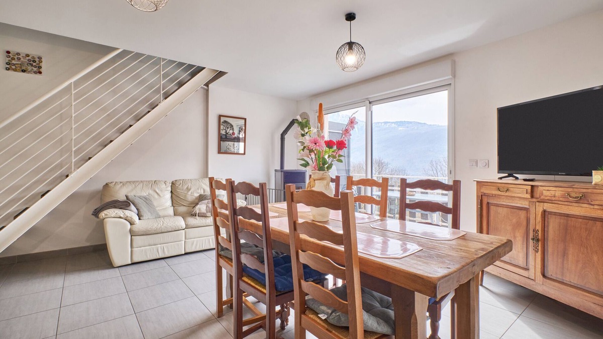Sechilienne Apartment | Holiday Home 'Le Bien-être De La Nature' with Mountain View, Private Terrace and Wi-Fi