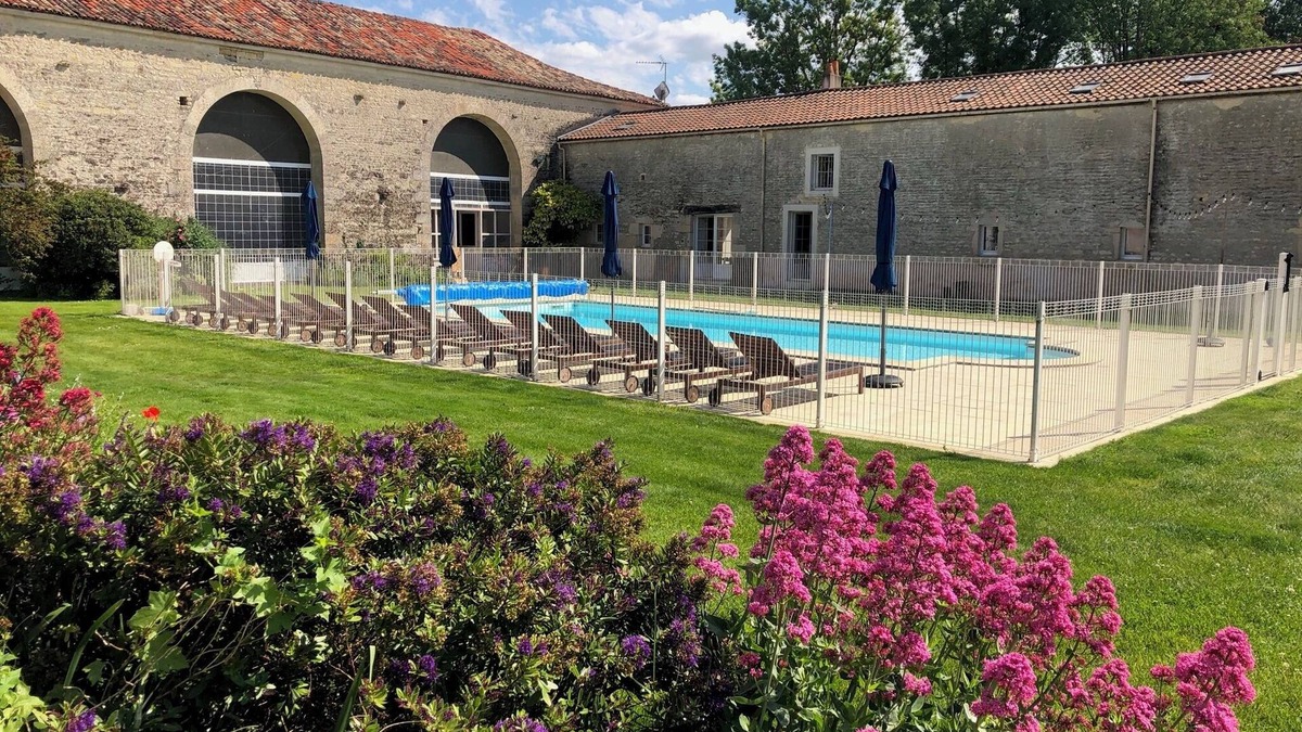 Surgeres House | Holiday Home 'Le Colombier' with Private Terrace, Private Garden and Wi-Fi