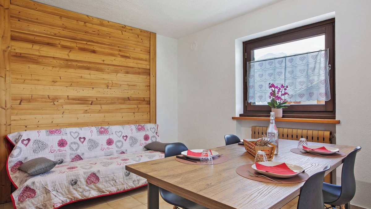 Plan D'introd House | Holiday Home 'Le Cré Appartamento 3' with Mountain View, Shared Garden and Wi-Fi