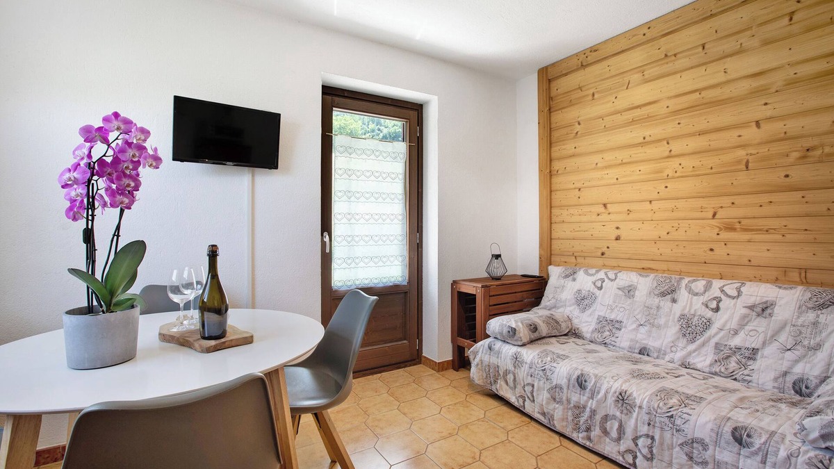 Plan D'introd House | Holiday Home 'Le Cré Appartamento 4' with Mountain View, Shared Garden and Wi-Fi