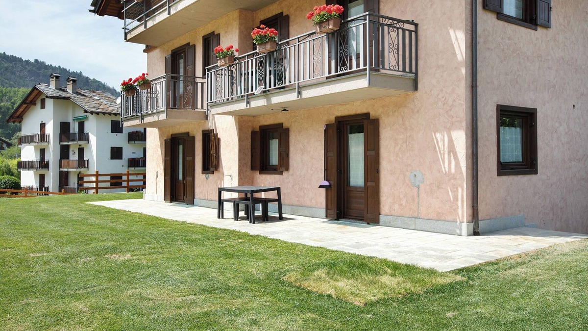 Plan D'introd House | Holiday Home 'Le Cré Appartamento 2' with Mountain View, Shared Garden and Wi-Fi