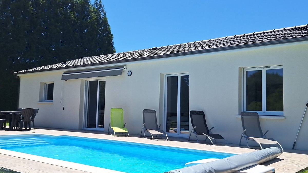 Piegut-Pluviers House | Holiday Home 'Les Granges De Soulagnieux' with Lake View, Private Pool and Wi-Fi