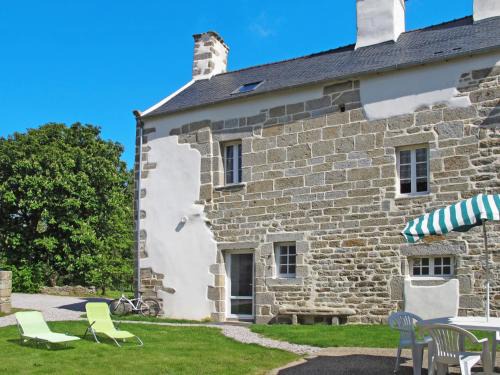 Plouneour-Trez House | Holiday Home Le Manoir by Interhome