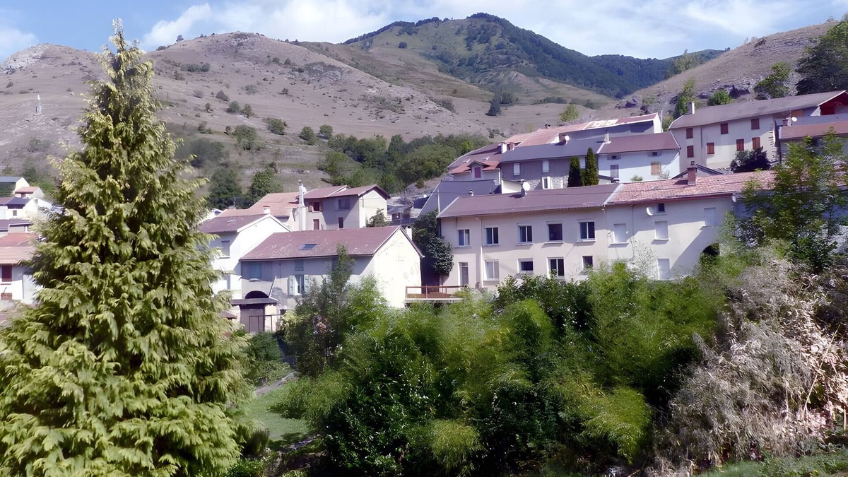 Caussou House | Holiday Home 'Le Marmare' with Mountain View, Private Terrace and Wi-Fi