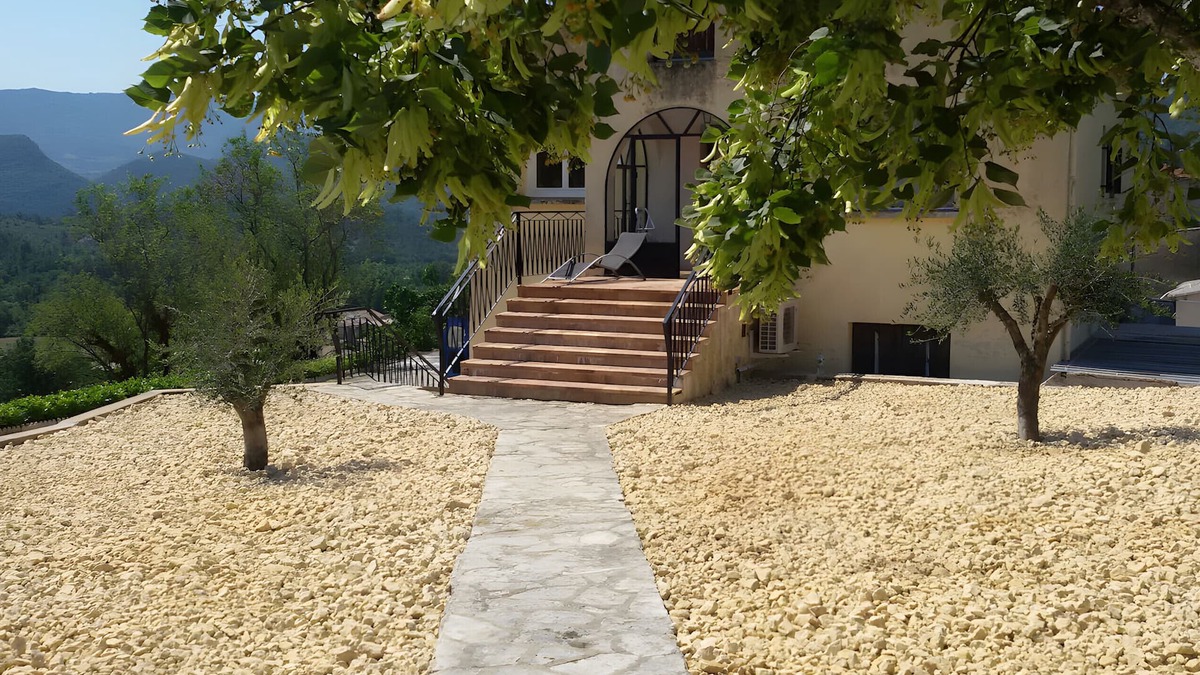 Condorcet House | Holiday Home 'Le Petit Tilleul' with Mountain View, Wi-Fi and Air Conditioning