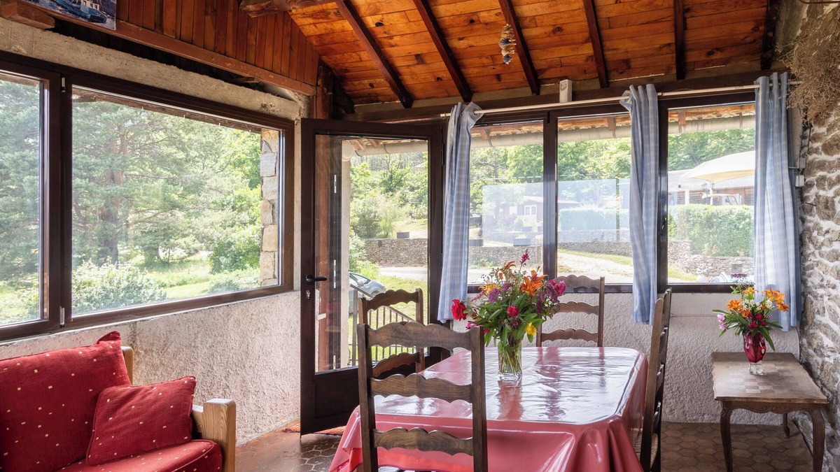 Gravieres House | Holiday Home 'Le Pigeonnier' with Mountain View, Shared Pool and Air Conditioning